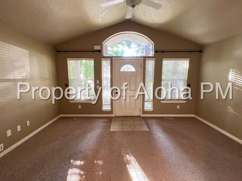 1803 S Broxon St - Photo 4 of 20