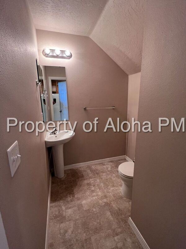 1803 S Broxon St - Photo 5 of 20