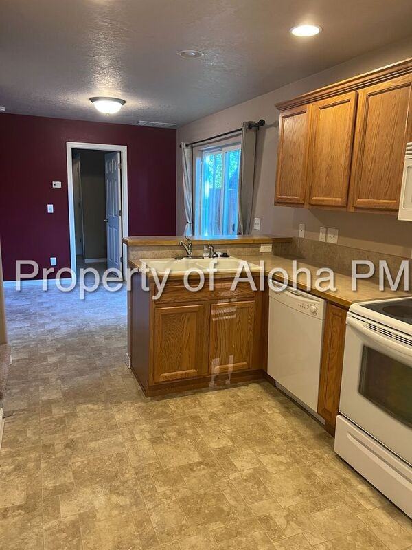 1803 S Broxon St - Photo 6 of 20