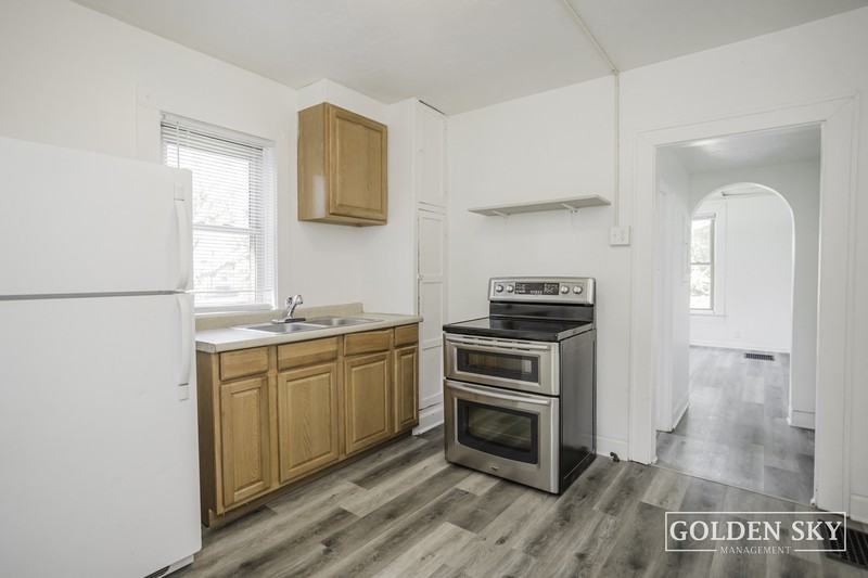 216 1/2 S Dill St - Photo 4 of 7