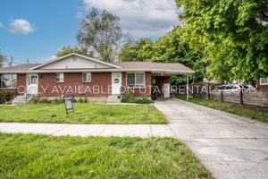 featured image of 141 N Center St #141