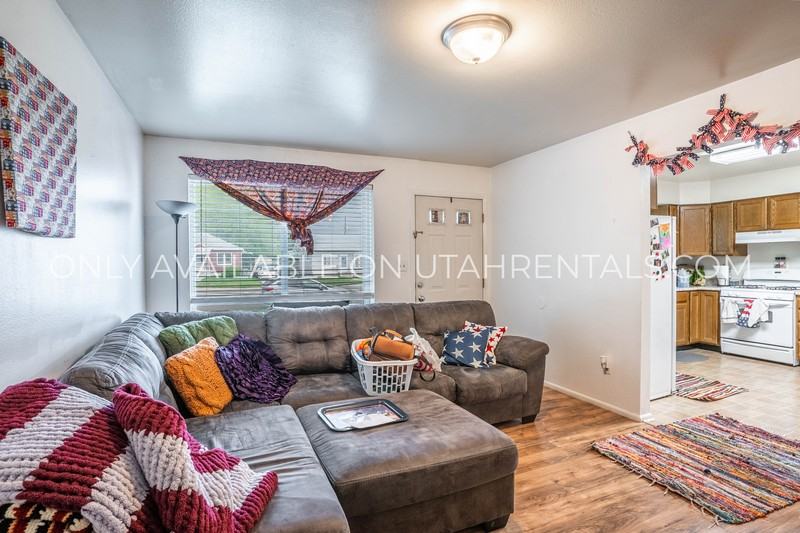 141 N Center St #141 - Photo 3 of 13