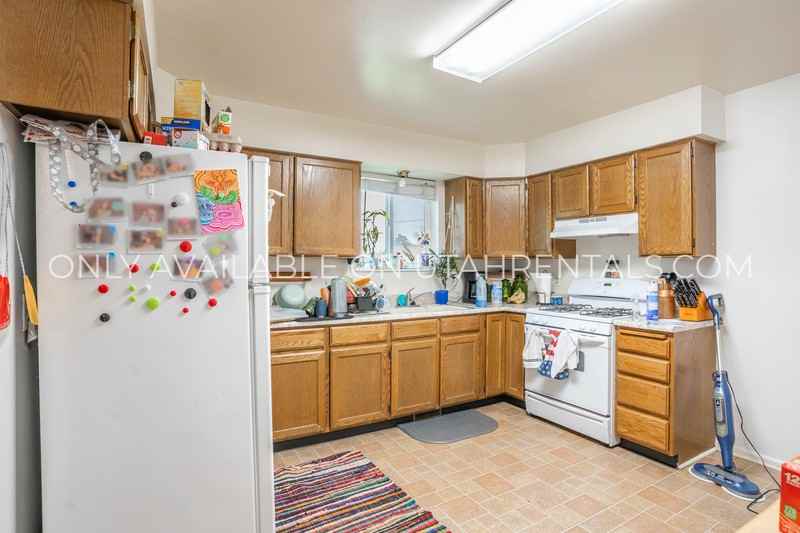 141 N Center St #141 - Photo 5 of 13