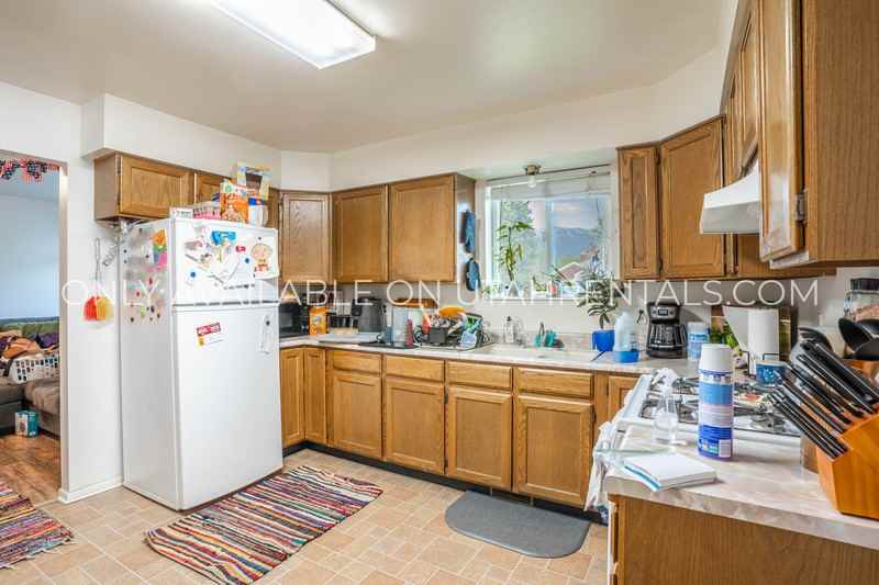 141 N Center St #141 - Photo 6 of 13