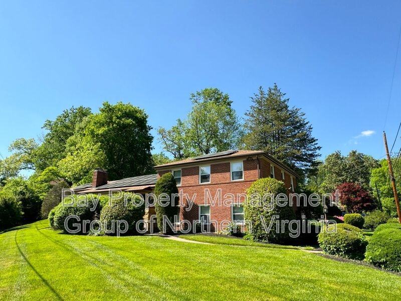 1801 Primrose Rd Nw - Photo 3 of 35