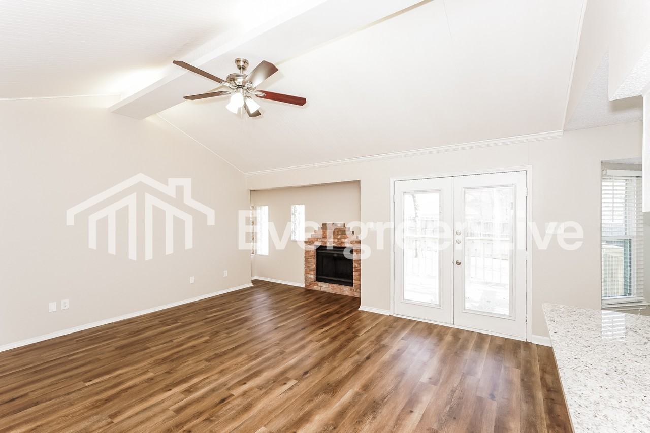 5705 Cedar Ridge Dr - Photo 3 of 19