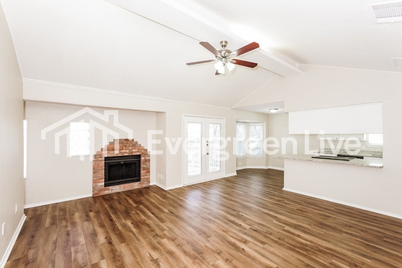 5705 Cedar Ridge Dr - Photo 4 of 19