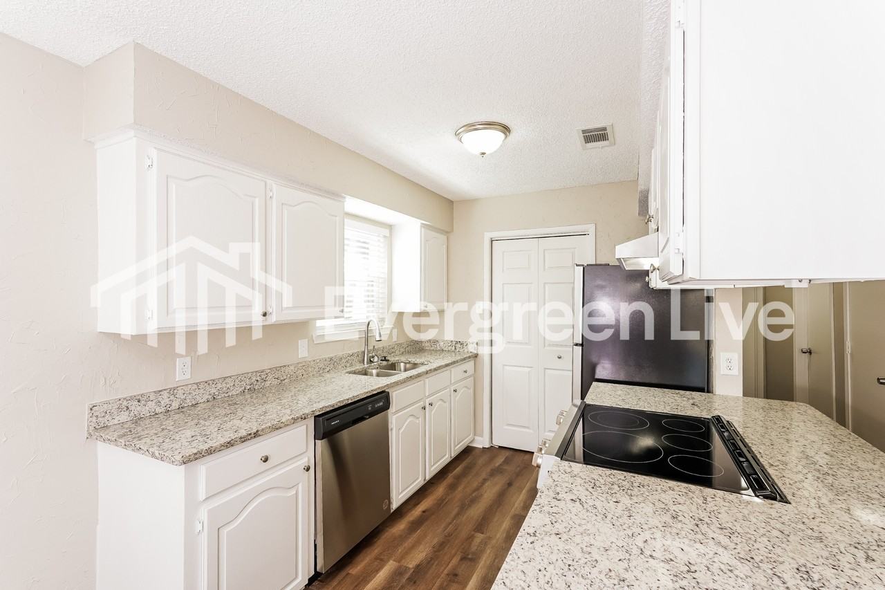 5705 Cedar Ridge Dr - Photo 7 of 19