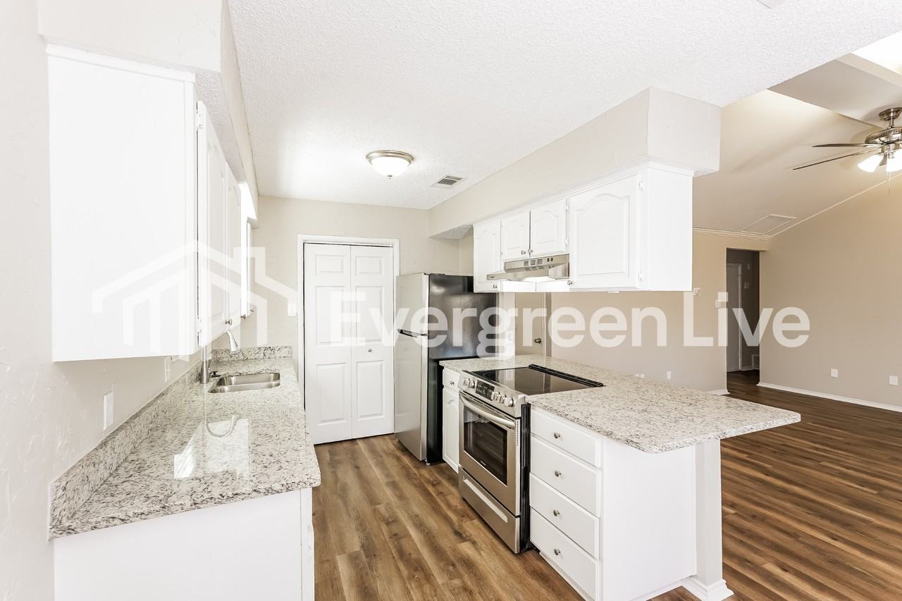 5705 Cedar Ridge Dr - Photo 6 of 19