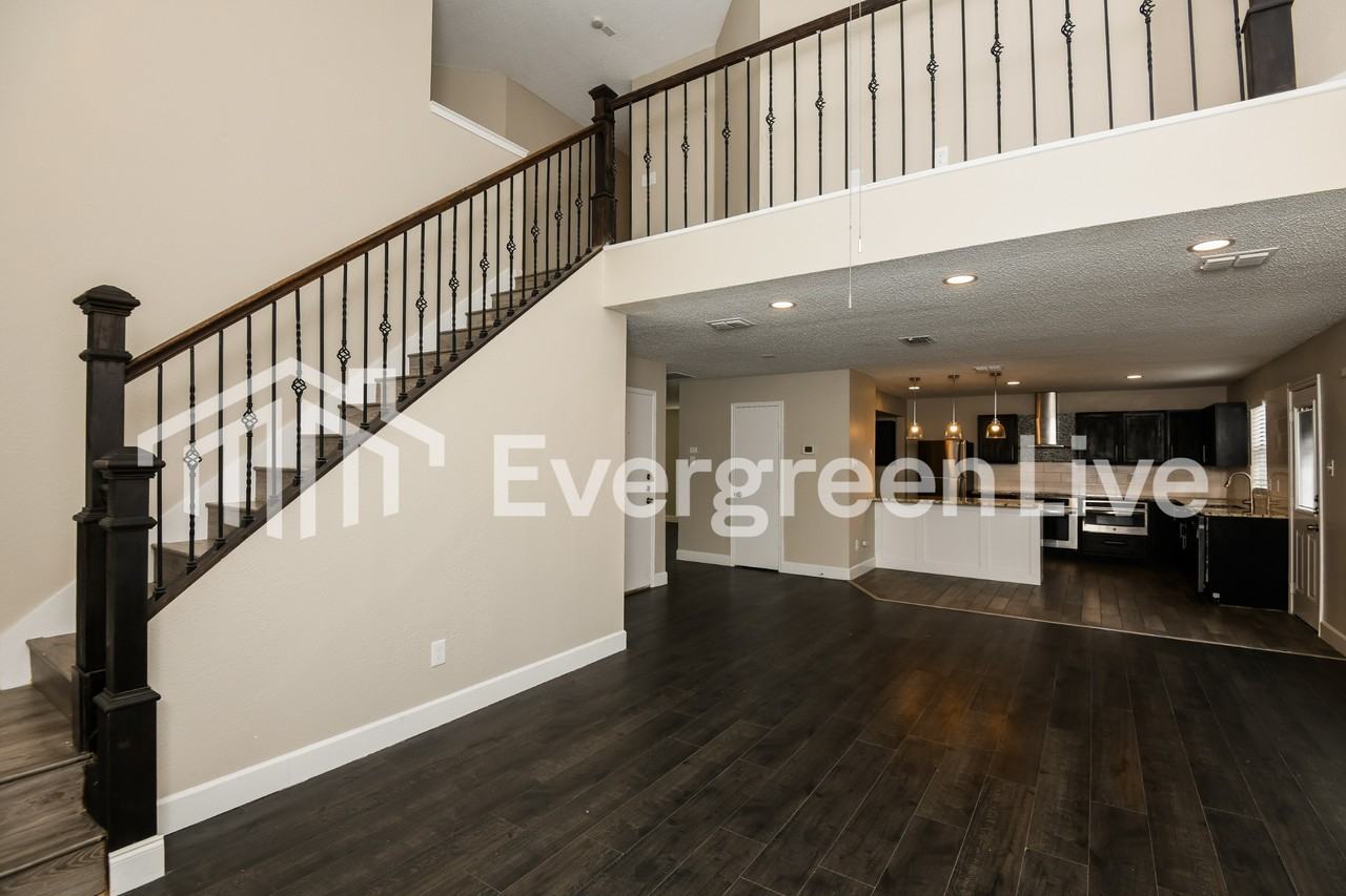 4332 Hunters Creek Dr - Photo 5 of 20