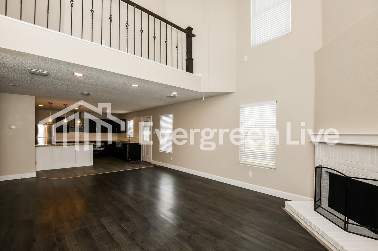 4332 Hunters Creek Dr - Photo 3 of 20