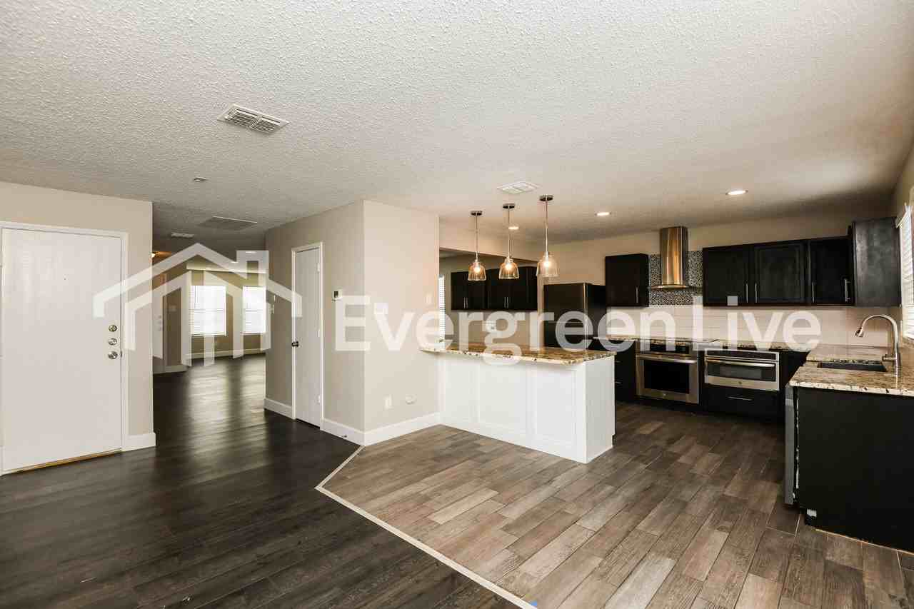 4332 Hunters Creek Dr - Photo 7 of 20