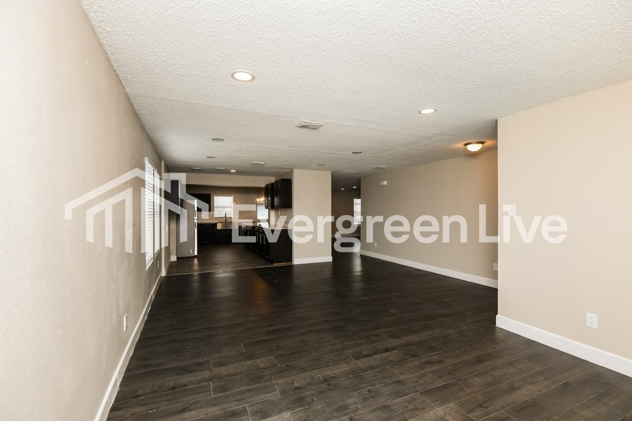 4332 Hunters Creek Dr - Photo 2 of 20