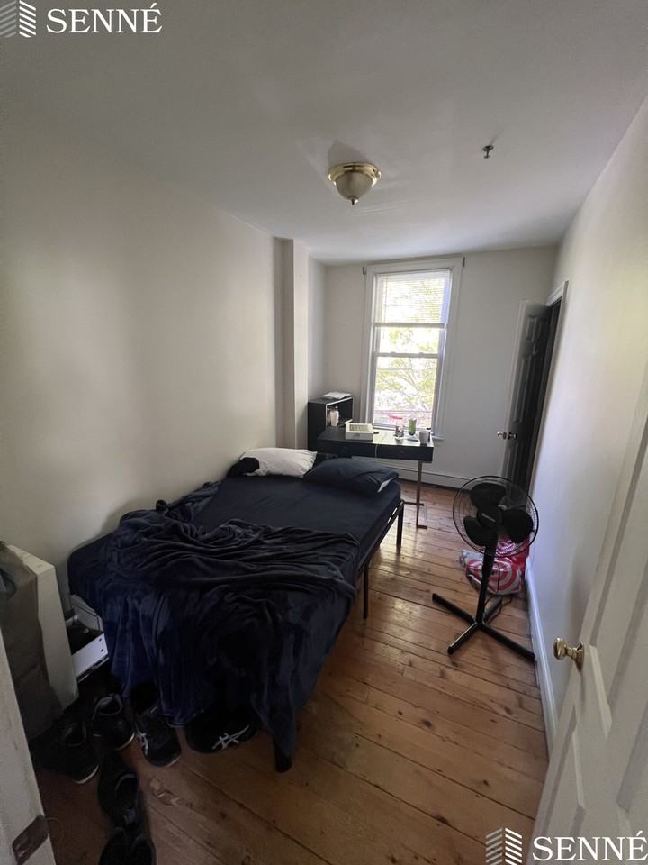 88 Webster Ave #2L