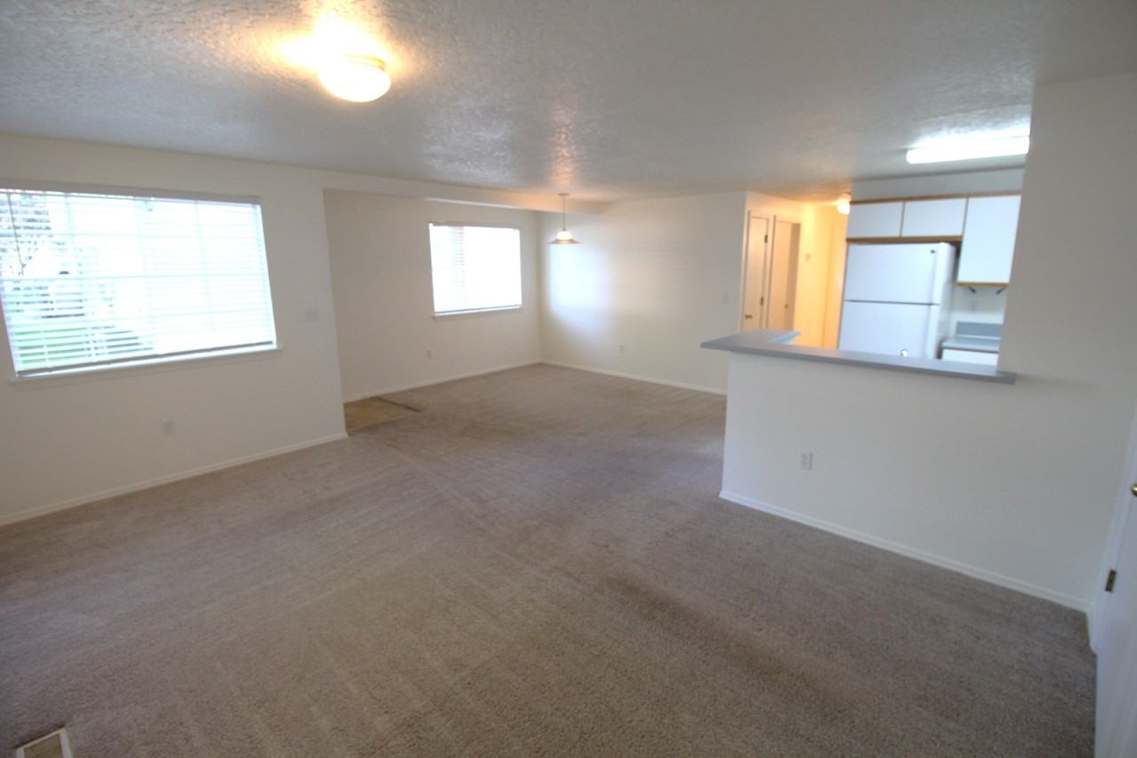 2207 S Stephen Ave - Photo 2 of 13