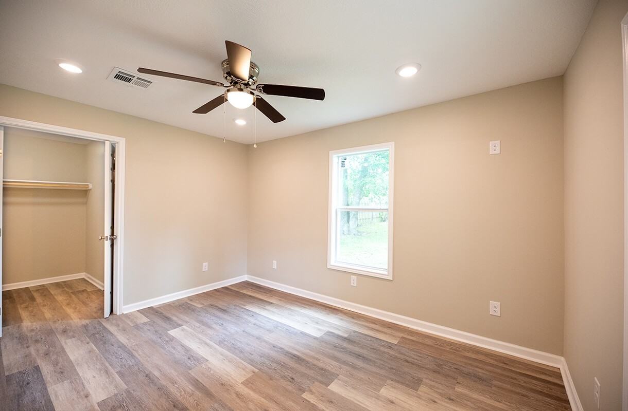 809 Cass St - Photo 4 of 10