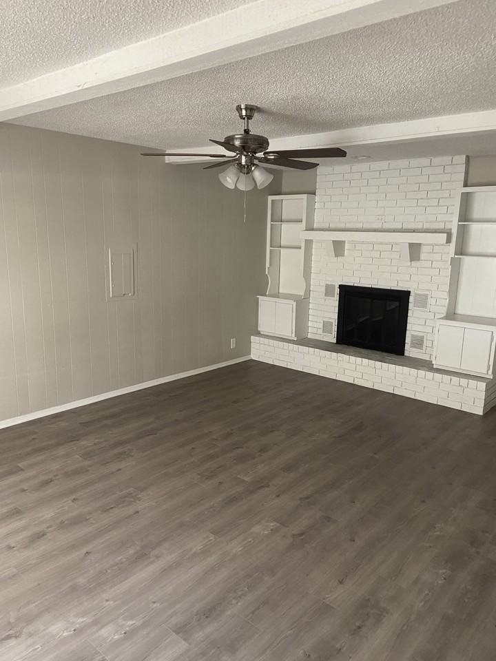 15561 S 292nd East Ave - Photo 2 of 9