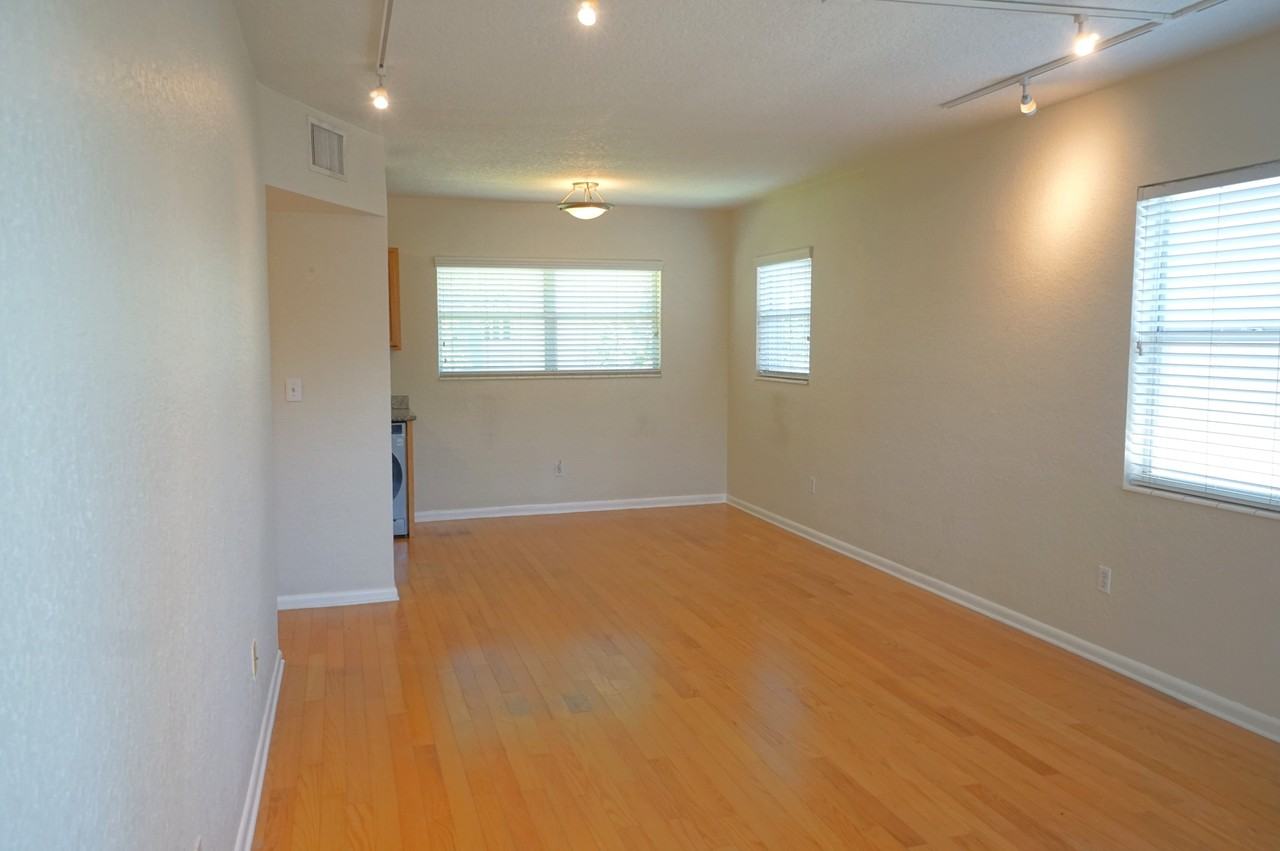 212 S Church Ave #212 - Photo 2 of 12