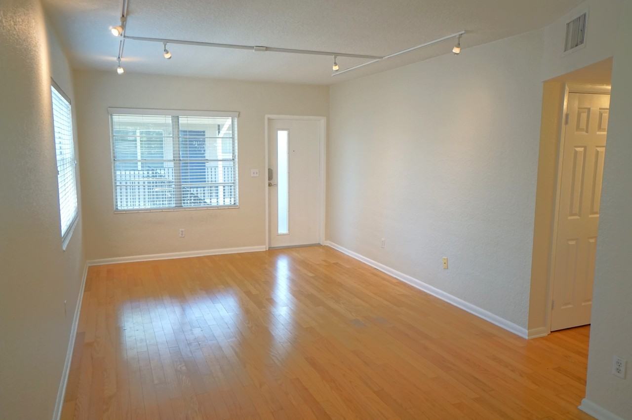 212 S Church Ave #212 - Photo 3 of 12