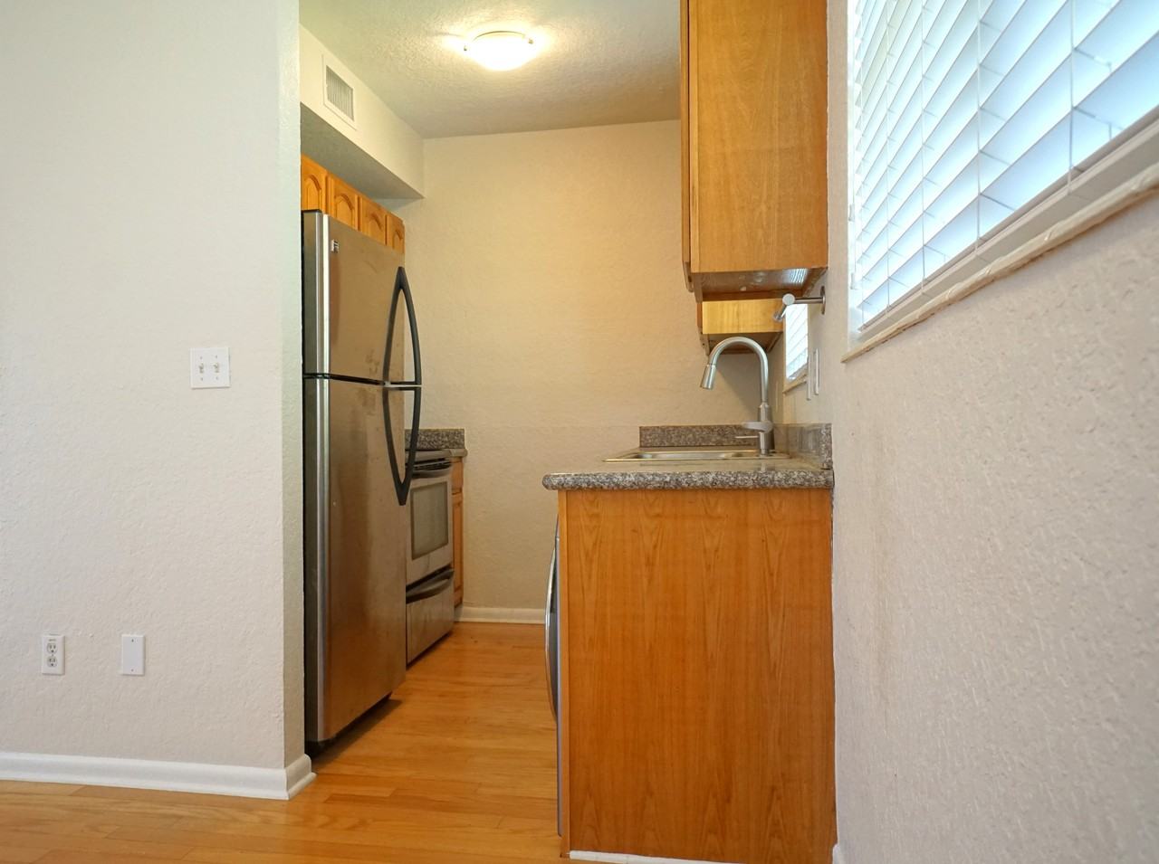 212 S Church Ave #212 - Photo 4 of 12
