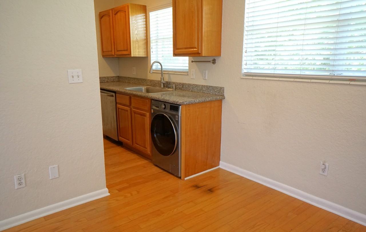 212 S Church Ave #212 - Photo 5 of 12