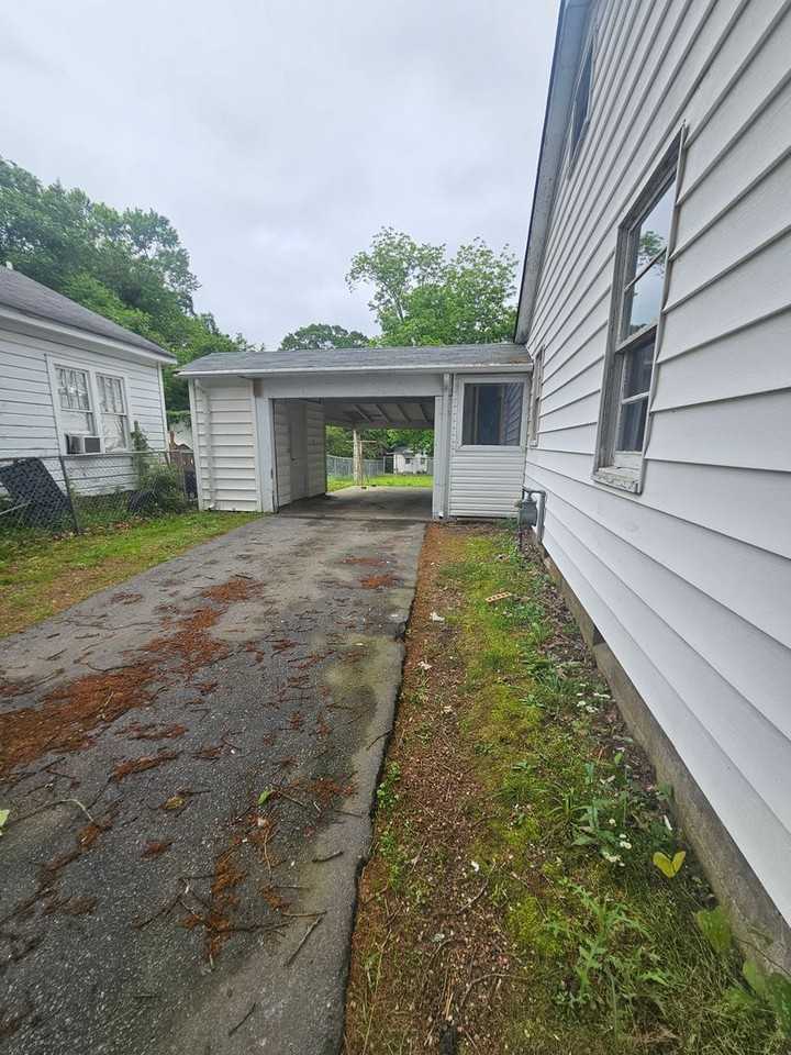 719 Division St - Photo 3 of 27