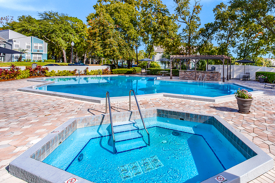 Antlers Apartments - Photo 4 of 31