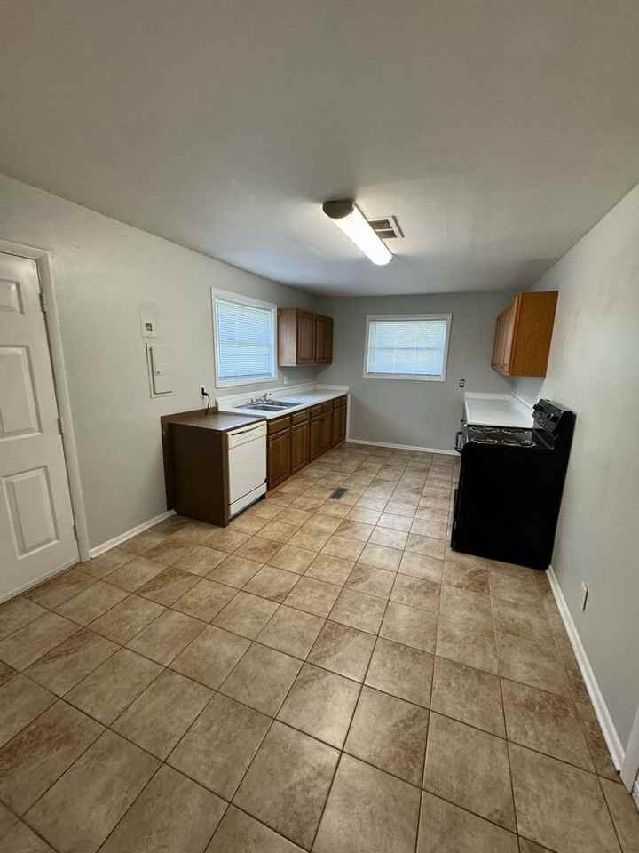 105 Rose Ln - Photo 5 of 11