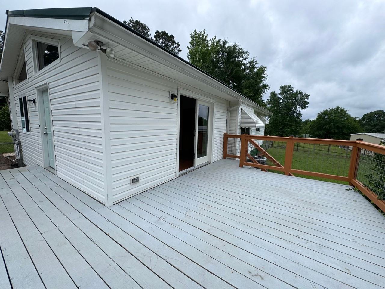 105 N Lake Dr - Photo 2 of 13