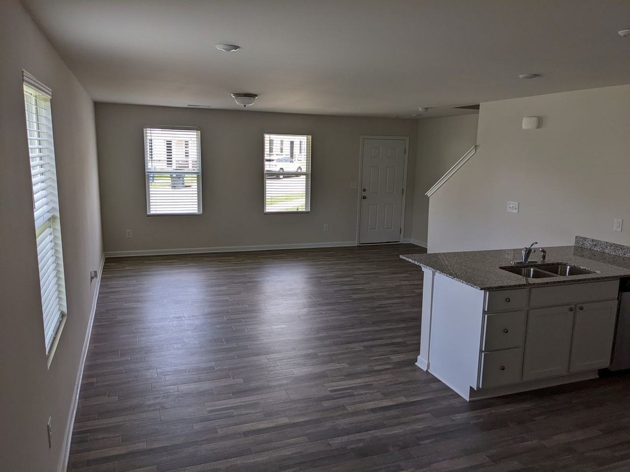 290 Winston Ln - Photo 4 of 11