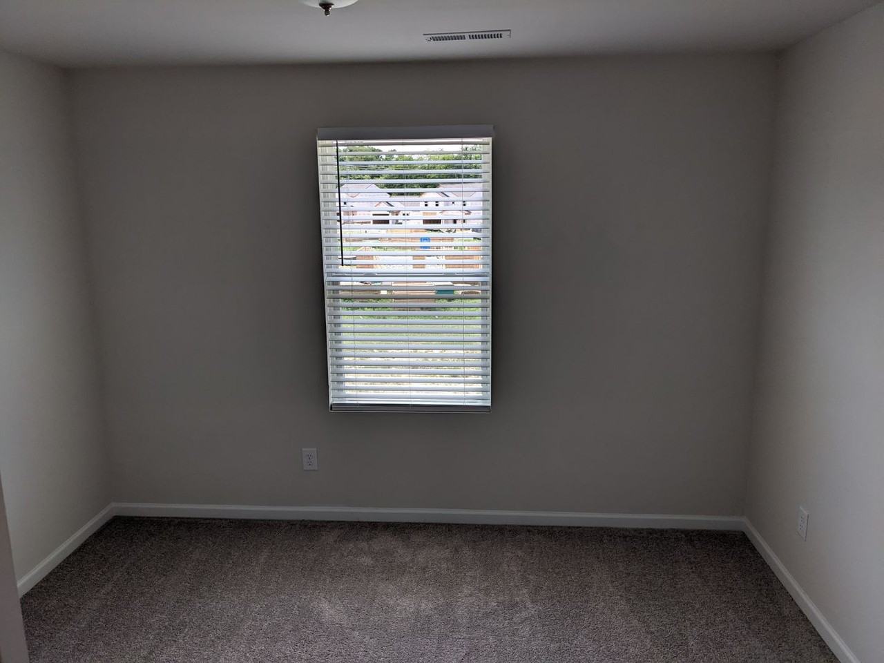 290 Winston Ln - Photo 7 of 11