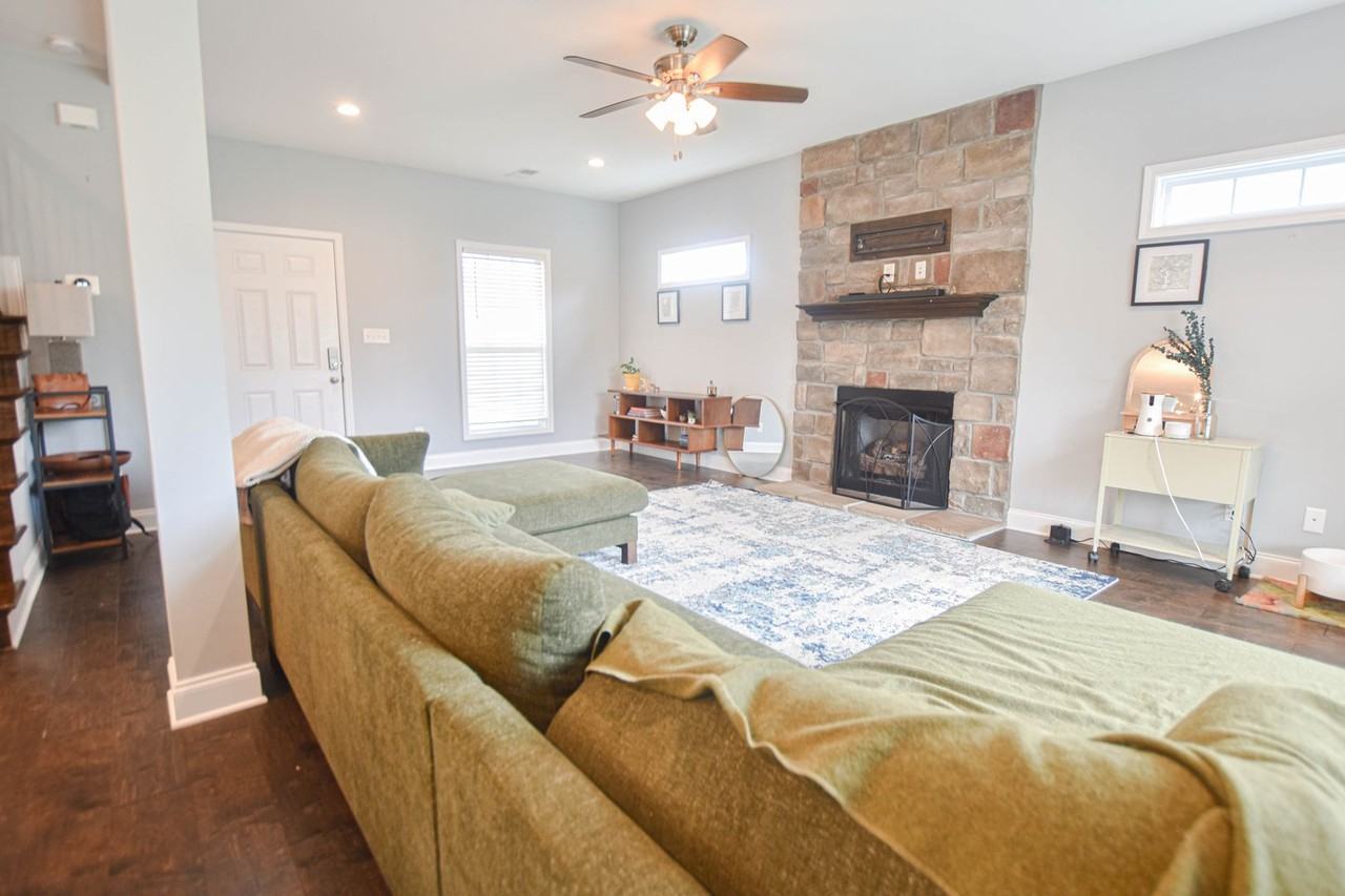 1048 Barnhill Rd - Photo 3 of 17