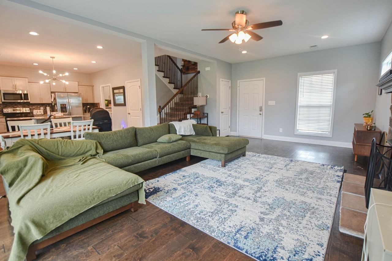1048 Barnhill Rd - Photo 4 of 17