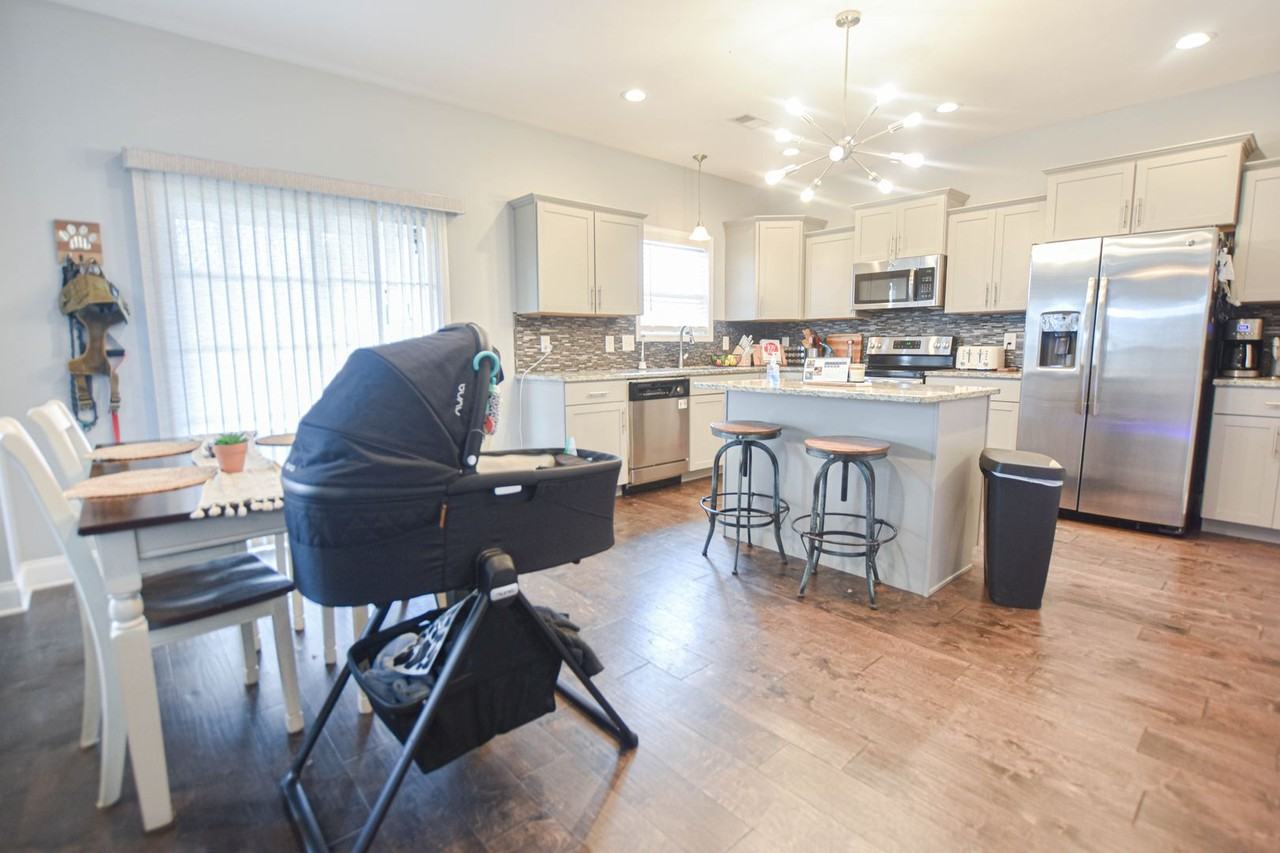 1048 Barnhill Rd - Photo 5 of 17