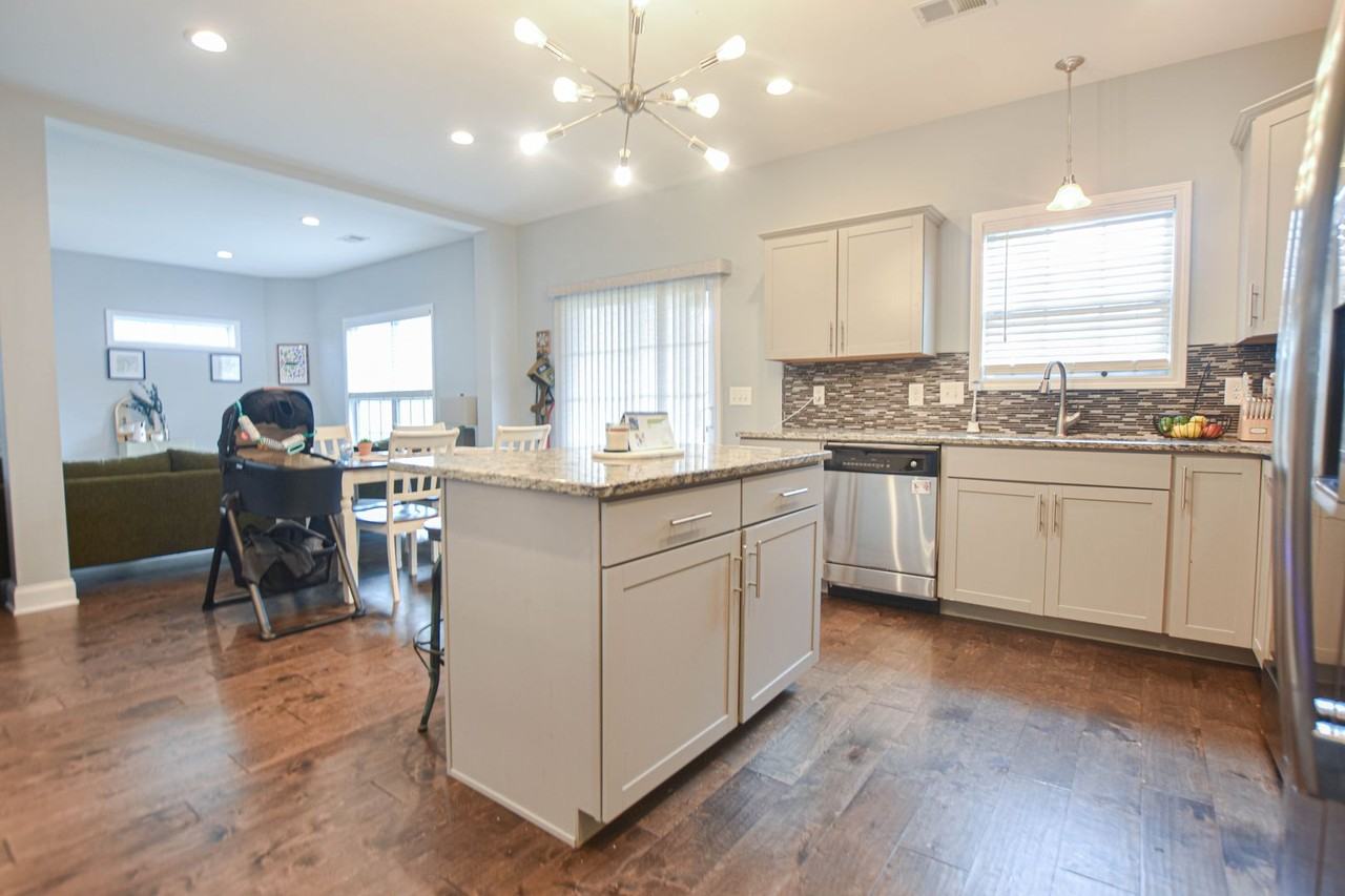 1048 Barnhill Rd - Photo 7 of 17