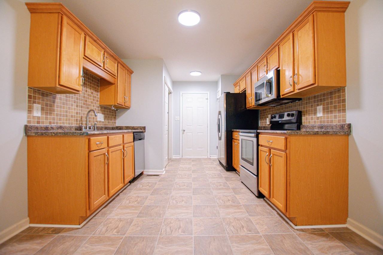 326 Chalet Cir - Photo 6 of 19