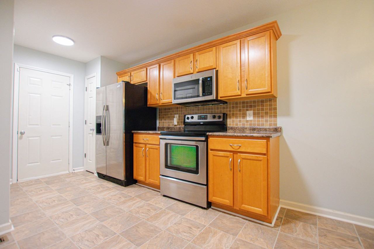 326 Chalet Cir - Photo 7 of 19