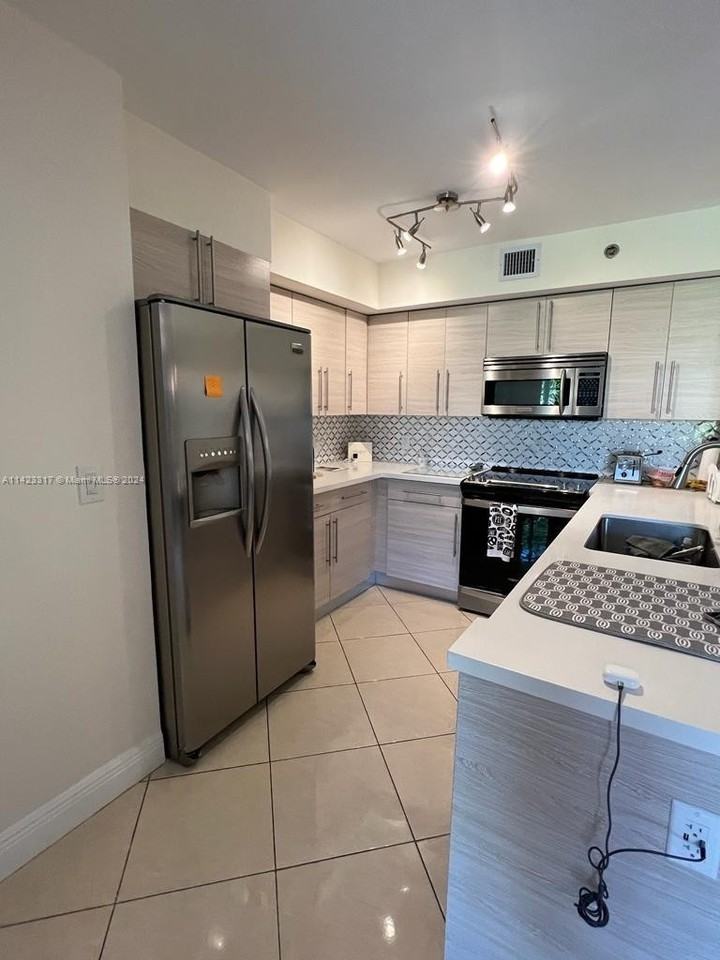 19901 E Country Club Dr #2505 - Photo 7 of 21