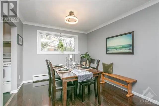 1275 Castle Hill Crescent - Photo 3 of 10