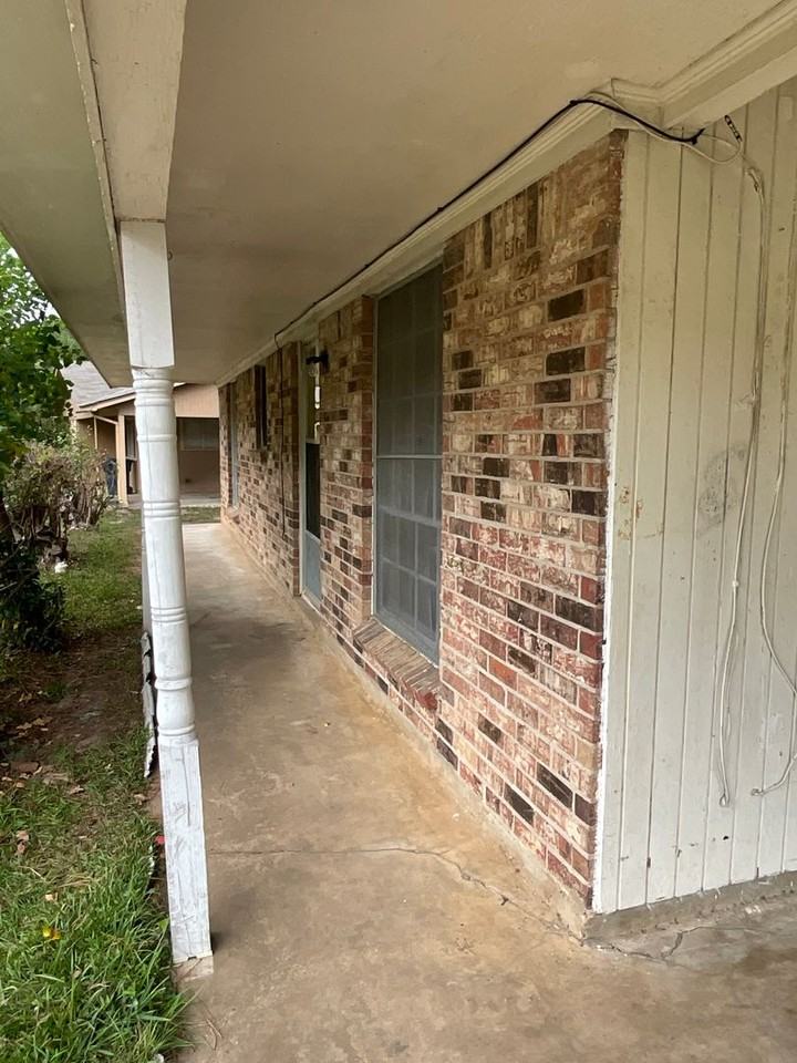 413 Hickory St - Photo 3 of 15