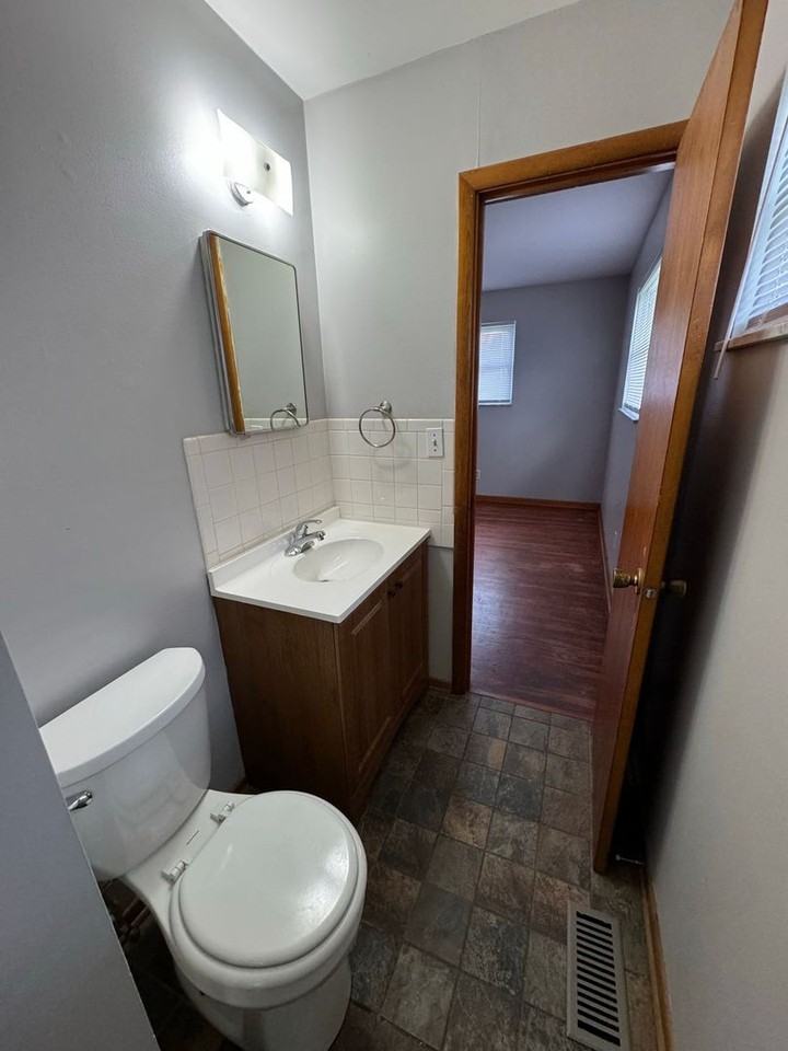 105 Rose Ln - Photo 7 of 11