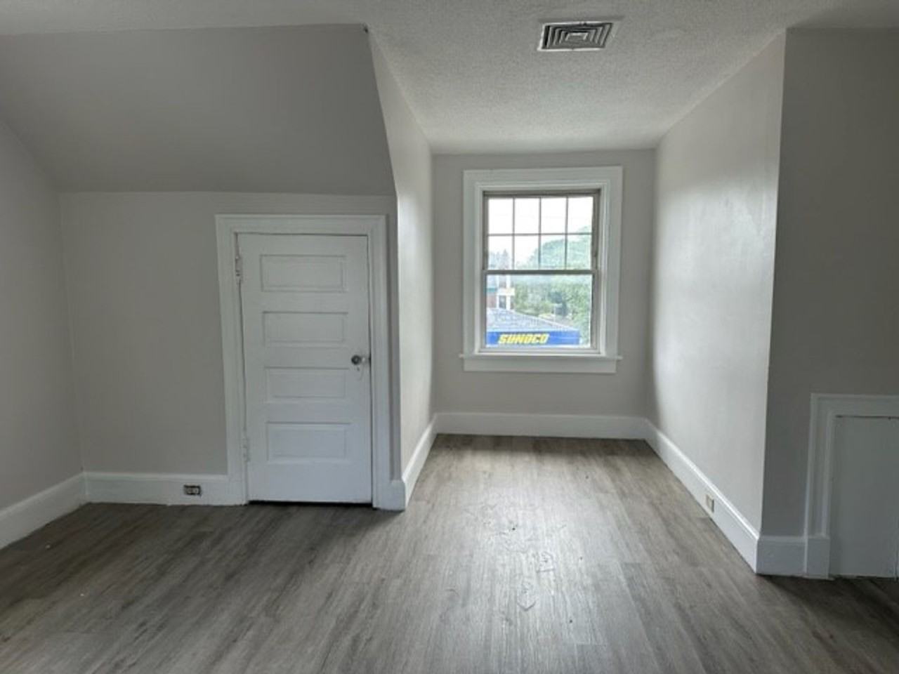 2103 N 2nd St #4 - Photo 3 of 7