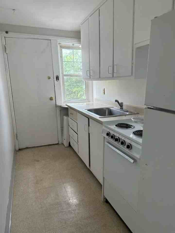 2103 N 2nd St #4 - Photo 5 of 7