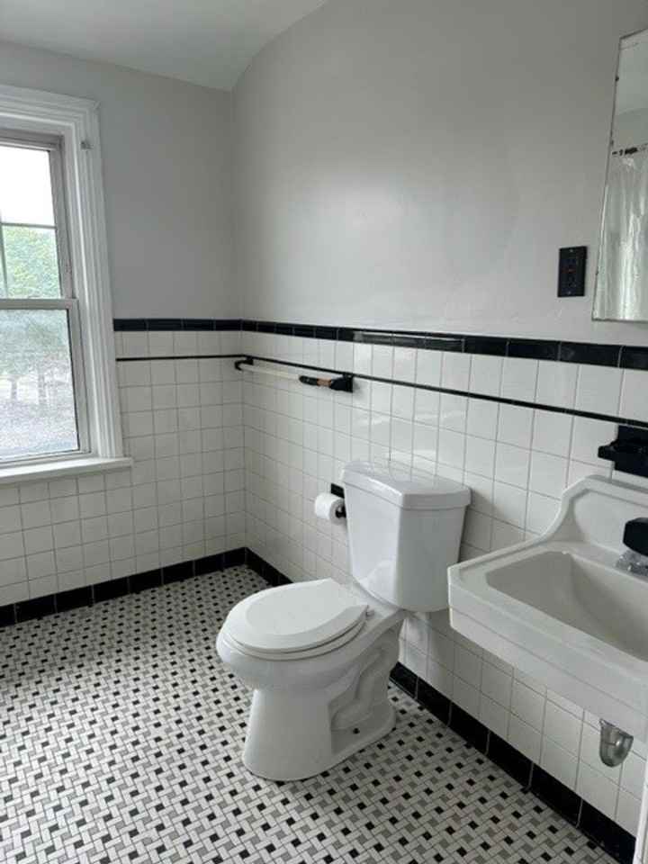 2103 N 2nd St #4 - Photo 6 of 7