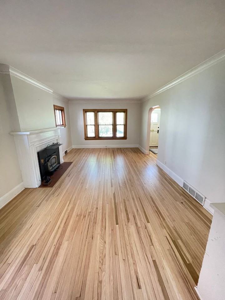2117 E 2nd St - Photo 6 of 35