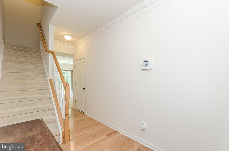 109 Lewisburg Ln - Photo 2 of 20