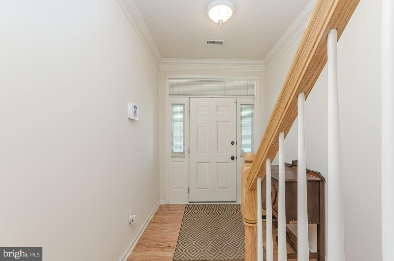 109 Lewisburg Ln - Photo 3 of 20