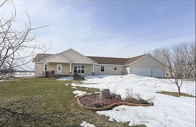 35060 Nystrom Ave - Photo 2 of 7