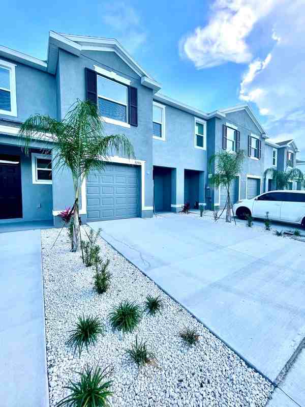 32976 Pez Landing Ln - Photo 2 of 13