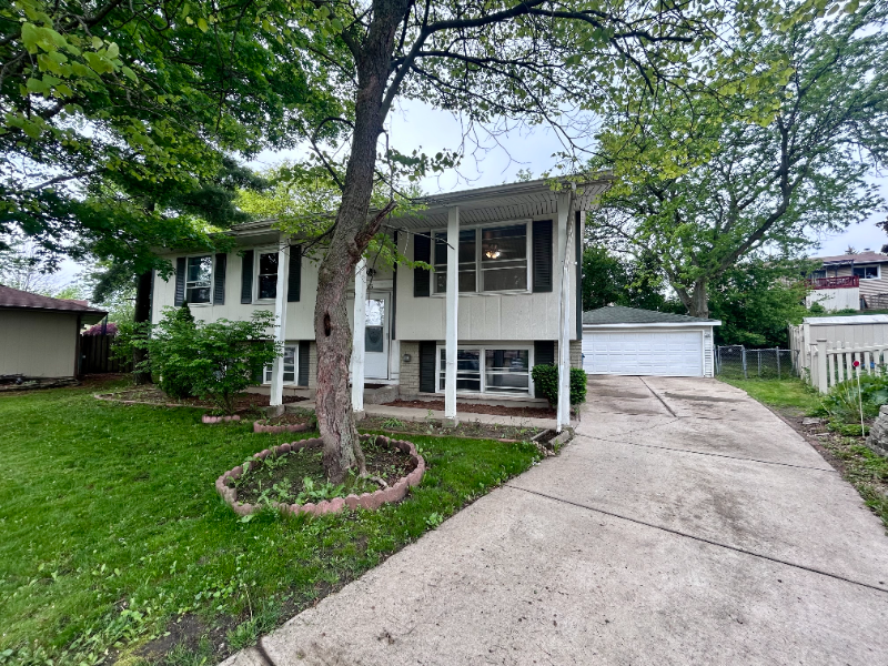 183 Bloomingdale Ct - Photo 2 of 16